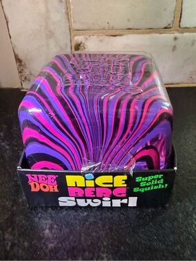Needoh Nice Berg Swirl Solid Squish - Purple & Pink